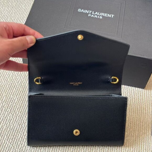 Classic YVES Bag: A Stylish and Versatile Choice for Elegance - Picture 5 of 8